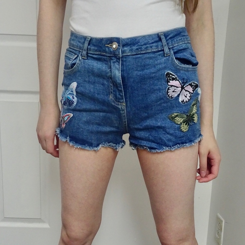 BUTTERFLIES SHORT SHORTS - Picture 3 of 5